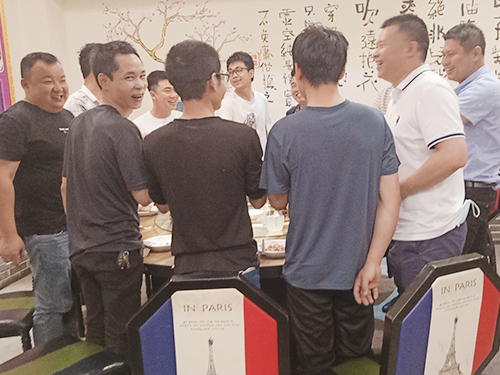 员工聚餐